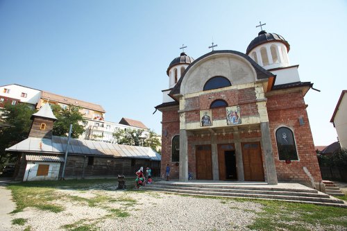 Biserica născută dintr-o casă cu 10 copii Poza 84196