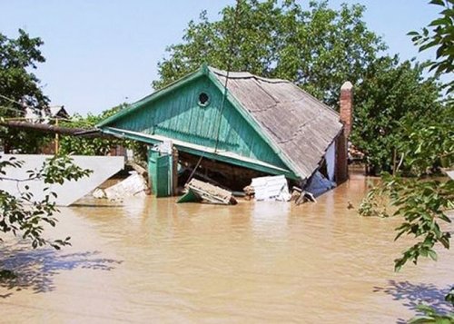 Preoţii din Habarovsk, Rusia, în luptă cu inundaţiile Poza 84145