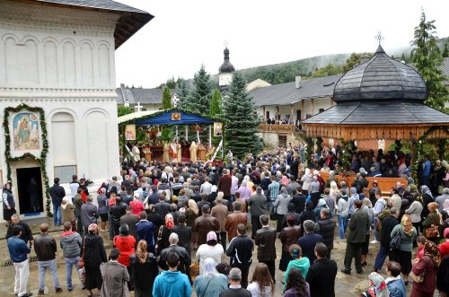 Două zile de hram la Mănăstirea Secu Poza 84016