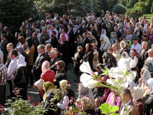 Liturghii arhiereşti în trei mănăstiri moldave Poza 83864