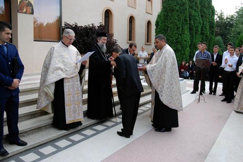 Seminariştii craioveni, la început de an şcolar Poza 83717