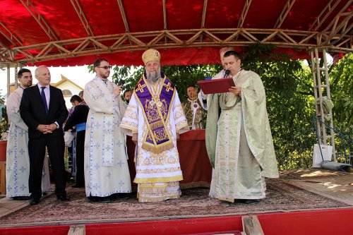 Resfinţire de biserică la Târgu-Jiu şi Păuşeşti-Măglaşi Poza 83607
