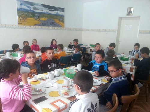 Reluarea activităţilor sociale dedicate copiilor în Episcopia Caransebeşului Poza 83565