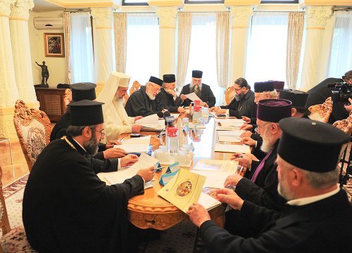 Întrunire a Sinodului Mitropolitan al Mitropoliei Munteniei şi Dobrogei Poza 83473