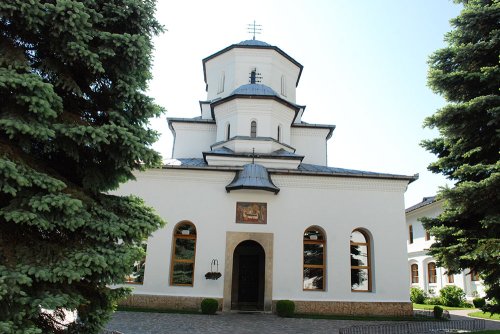 Simpozion naţional de teologie la Mănăstirea Tismana Poza 83418