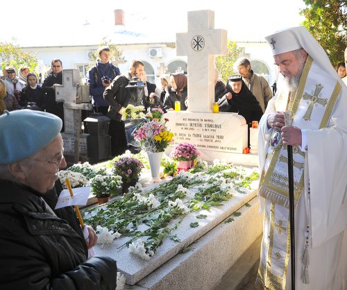 Parastas la Cernica pentru părintele Stăniloae Poza 83366