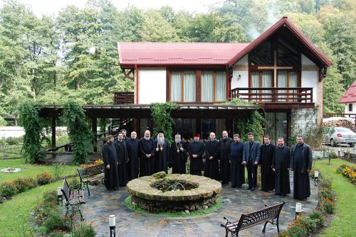 Simpozion naţional la Mănăstirea Tismana Poza 83284