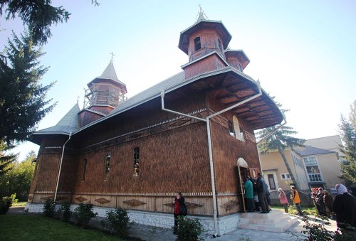 Biserica spitalului din Făgăraş a fost târnosită Poza 83233