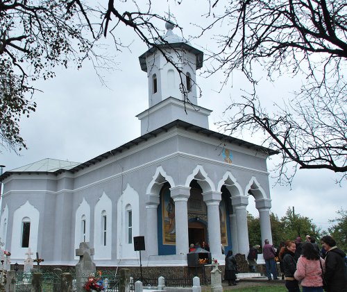 Trei ani de la resfinţirea bisericii din Halânga Poza 83158