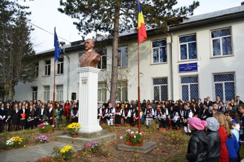 „Şcoala şi Biserica - fundamente ale educaţiei“ Poza 83100