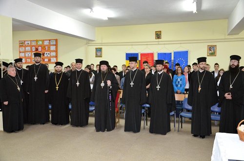 Serbare la Liceul Ortodox din Oradea Poza 83073