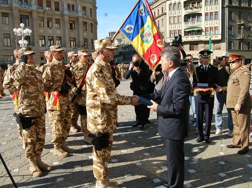 Drapelul de luptă al Batalionului 32 Infanterie „Mircea“ decorat la Timişoara Poza 82976