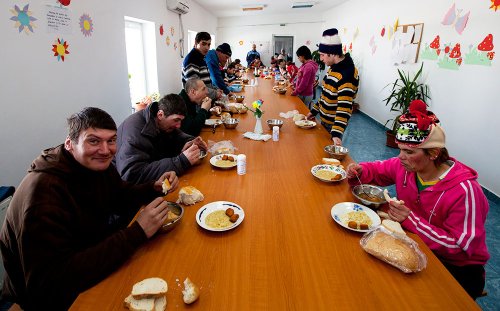 Grija Bisericii din Oltenia pentru săracii ei Poza 82901