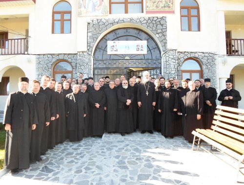 Preoţii din Protoieria Ploieşti în conferinţă la Mănăstirea Caraiman Poza 82895