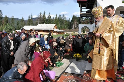 Liturghie arhierească la Mănăstirea Secrieş - Moldoviţa Poza 82768