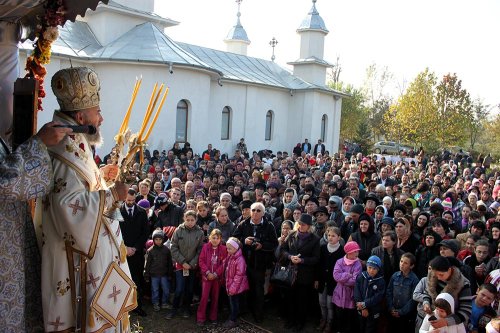 Biserica din localitatea brăileană Ţepeş Vodă a fost sfinţită Poza 82750