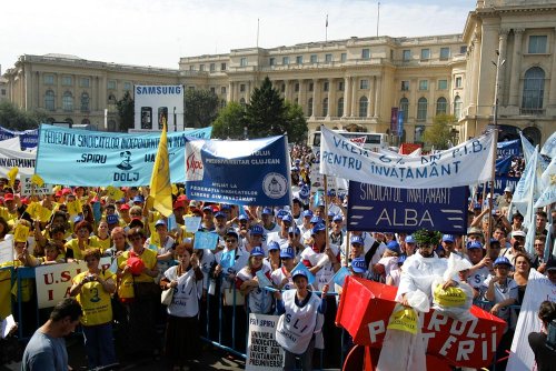 Mii de profesori au protestat în Capitală Poza 82722