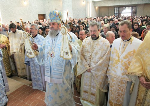 Biserica din cartierul Ştrand a fost sfinţită Poza 82679