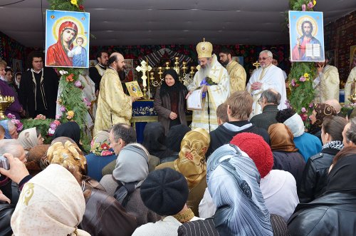 Sfântă Liturghie arhierească şi sfinţire de casă praznicară Poza 82624