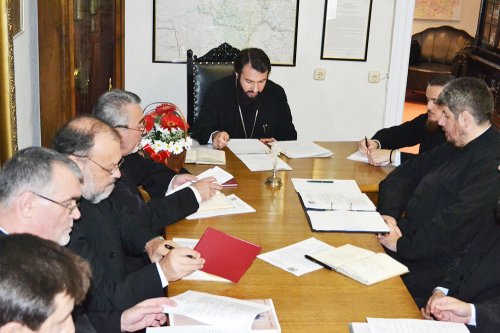 Permanenţa Consiliului eparhial al Episcopiei Caransebeşului, în şedinţă de lucru Poza 82565