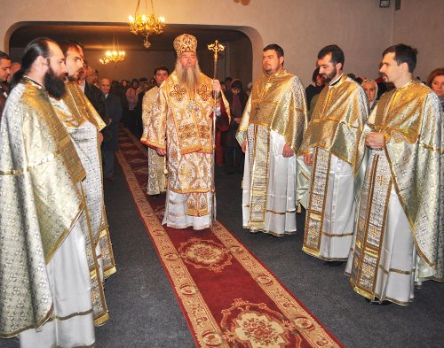 Liturghii arhiereşti în Mitropolia Olteniei Poza 82492