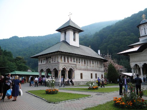 Mănăstirea Lainici îşi serbează hramul Poza 82443