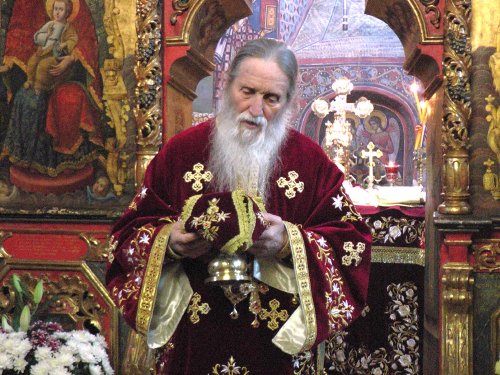 Slujbă arhierească la Mănăstirea Moldoviţa Poza 82312