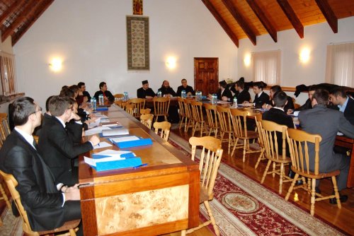 Simpozion naţional studenţesc la Mănăstirea Tismana Poza 82306