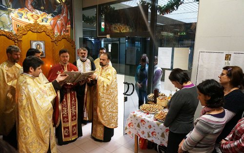 Zece ani de la sfinţirea capelei Aeroportului „Henri Coandă“ Poza 82110