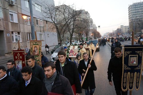 Procesiuni cu moaştele Sfinţilor Ambrozie şi Nicolae Poza 82084