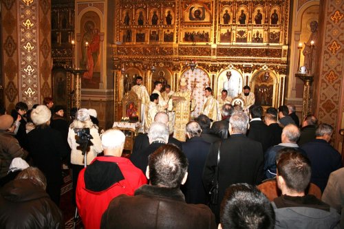 Noul an, întâmpinat în Mitropolia Munteniei şi Dobrogei cu rugăciuni Poza 81681