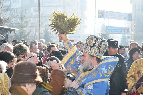 Sfinţirea cea Mare a Apei în oraşul Comăneşti Poza 81615