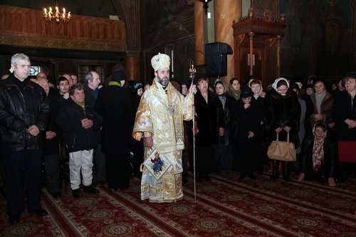 Slujire arhierească la Biserica Eroilor din Buzău Poza 81527