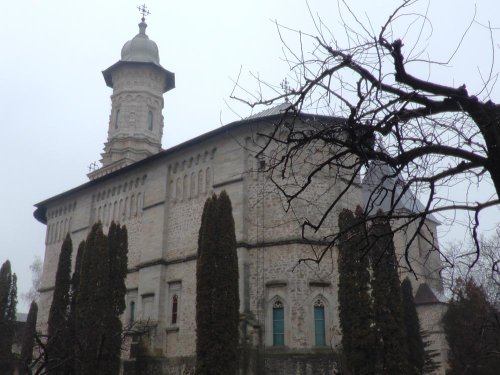 Liturghie arhierească la Mănăstirea Dragomirna Poza 81372