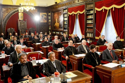 Adunarea eparhială a Arhiepiscopiei Bucureştilor, în şedinţă de lucru Poza 81159