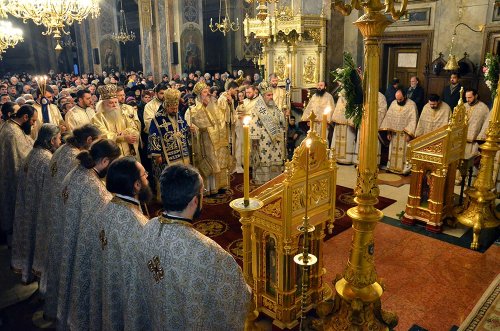 Patru ierarhi la hramul istoric al Catedralei mitropolitane din Iaşi Poza 81138