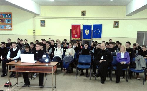 Sesiune de comunicări la Liceul Ortodox din Oradea Poza 81134