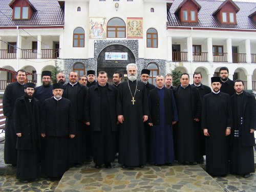 Conferinţă preoţească la Mănăstirea Caraiman Poza 80882