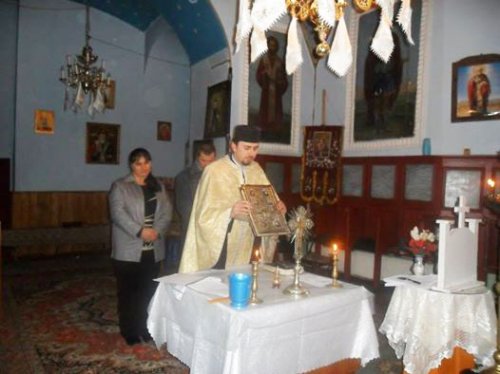 O familie din Călugărenii Vechi a îmbrăţişat credinţa creştin-ortodoxă Poza 80774