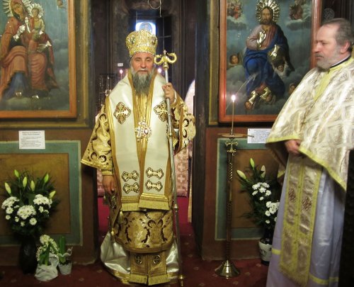 Sfinte Liturghii arhiereşti la Craiova, Râmnic şi Mărăşeşti Poza 80759