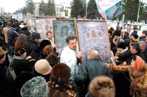 Duminica Ortodoxiei, serbată printr-o procesiune la Roman Poza 80521