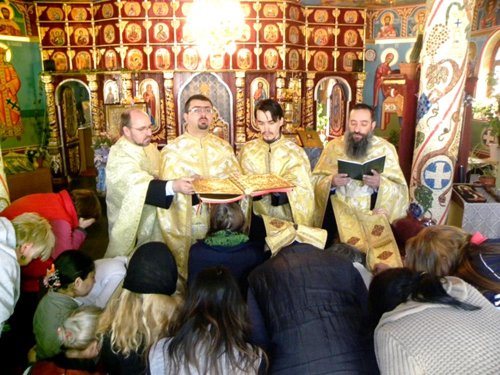 Preoţi din Protoieria Câmpina în vizită la Penitenciarul Târgşor Poza 80403