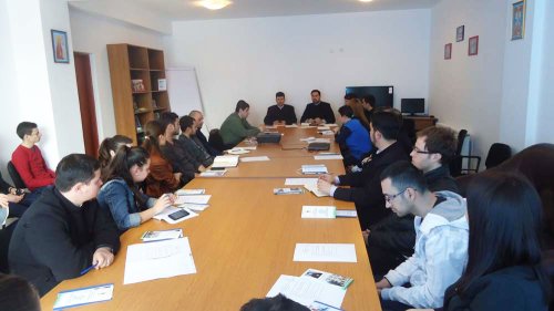 Întâlnirea comitetelor parohiale de tineret din Arhiepiscopia Târgoviştei Poza 80273