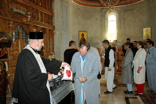 Liturghie şi filantropie în lumina Sfintei Cruci Poza 80233