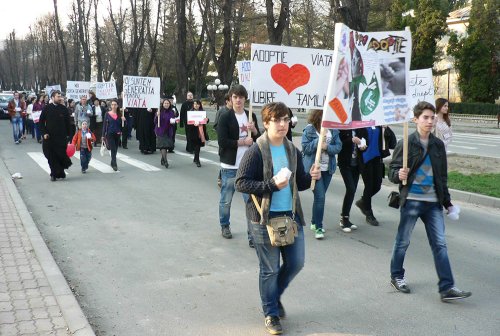 „Marşul pentru viaţă“ la Paşcani Poza 80154