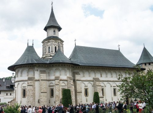 Mănăstirea Putna va fi restaurată cu fonduri europene Poza 80120