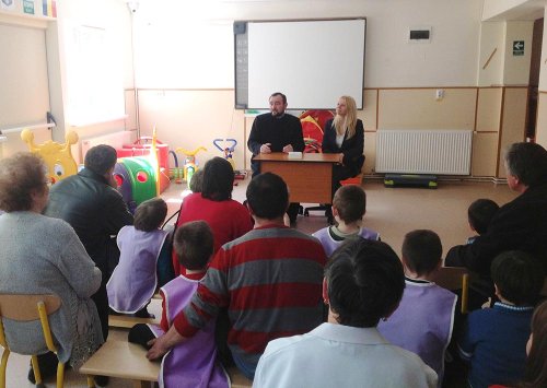 Tinerii din cartierul clujean Mănăştur, alături de copiii cu nevoi speciale Poza 80084