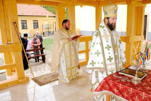 Prima Sfântă Liturghie la altarul de vară din Gyula Poza 79891