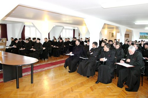 Întâlnire a preoţilor tineri din Arhiepiscopia Dunării de Jos Poza 79837