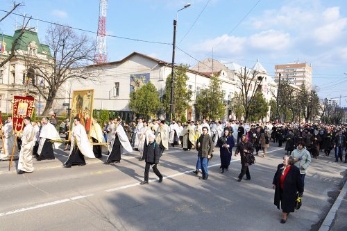 Pelerinajul de Florii în Arhiepiscopia Iaşilor Poza 79815